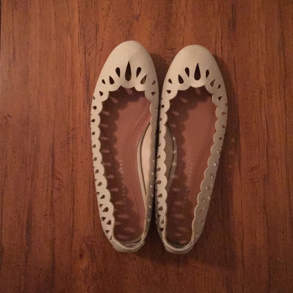 Lauren Conrad scalloped taupe flats